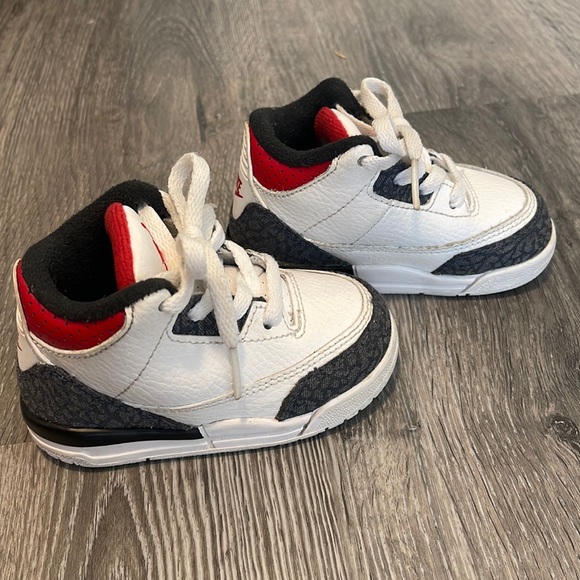 SOLD Fire Red Denim Jordan 3 5c - Picture 3 of 4